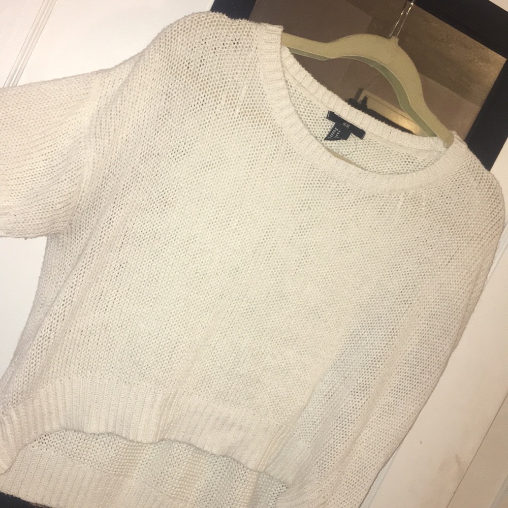 White H&M short sleeve high-low knit sweater